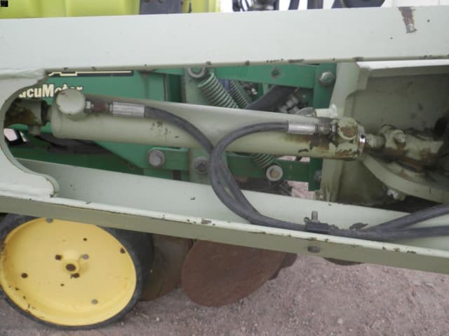 Image of John Deere 7300 equipment image 4