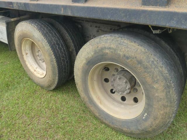 Image of Freightliner FLD120 equipment image 4