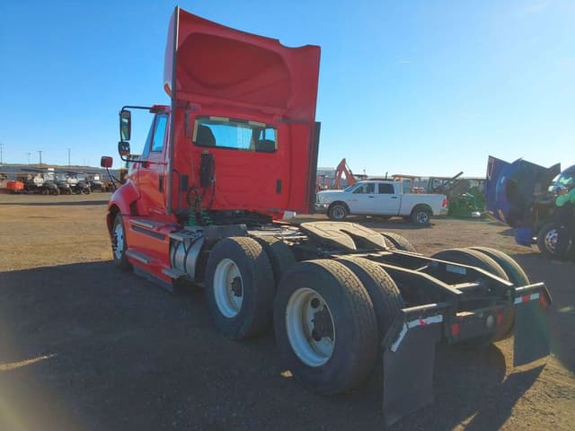 Image of International ProStar Plus 122 equipment image 4