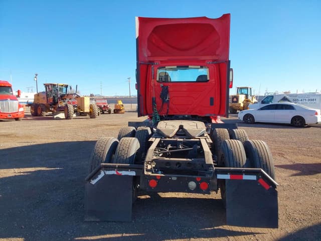 Image of International ProStar Plus 122 equipment image 3