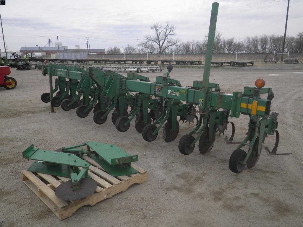 John Deere 856 Equipment Image0