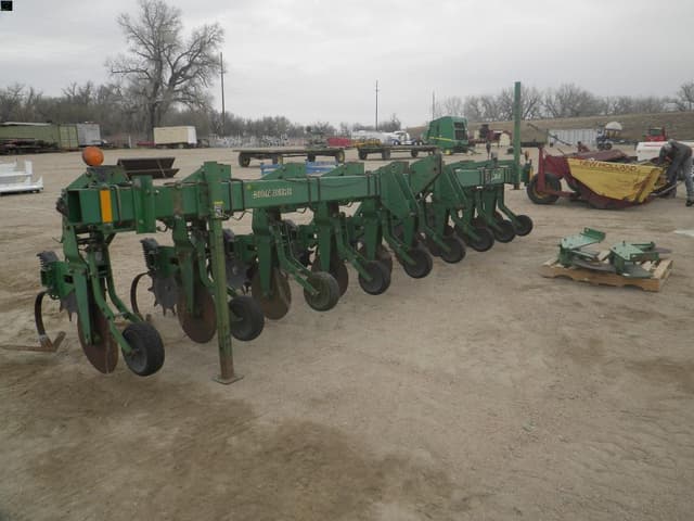 Image of John Deere 856 equipment image 1
