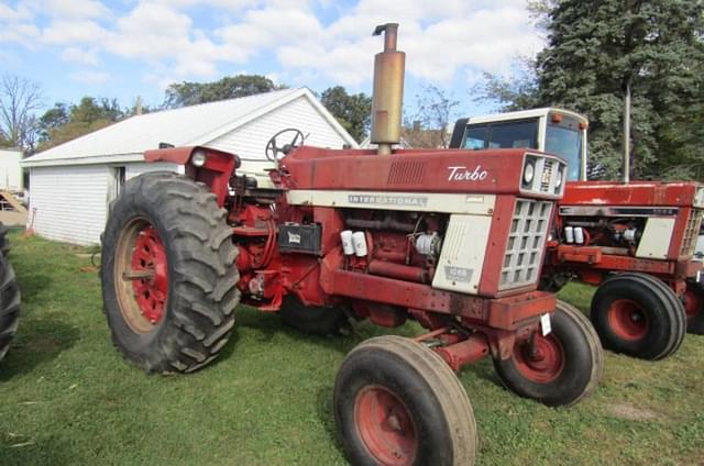 Image of International Harvester 1066 equipment image 1