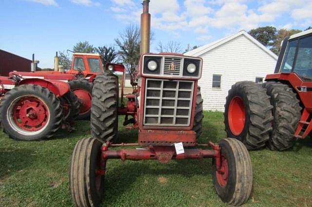 Image of International Harvester 1066 equipment image 2