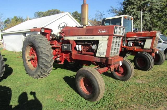 Image of International Harvester 1066 equipment image 4