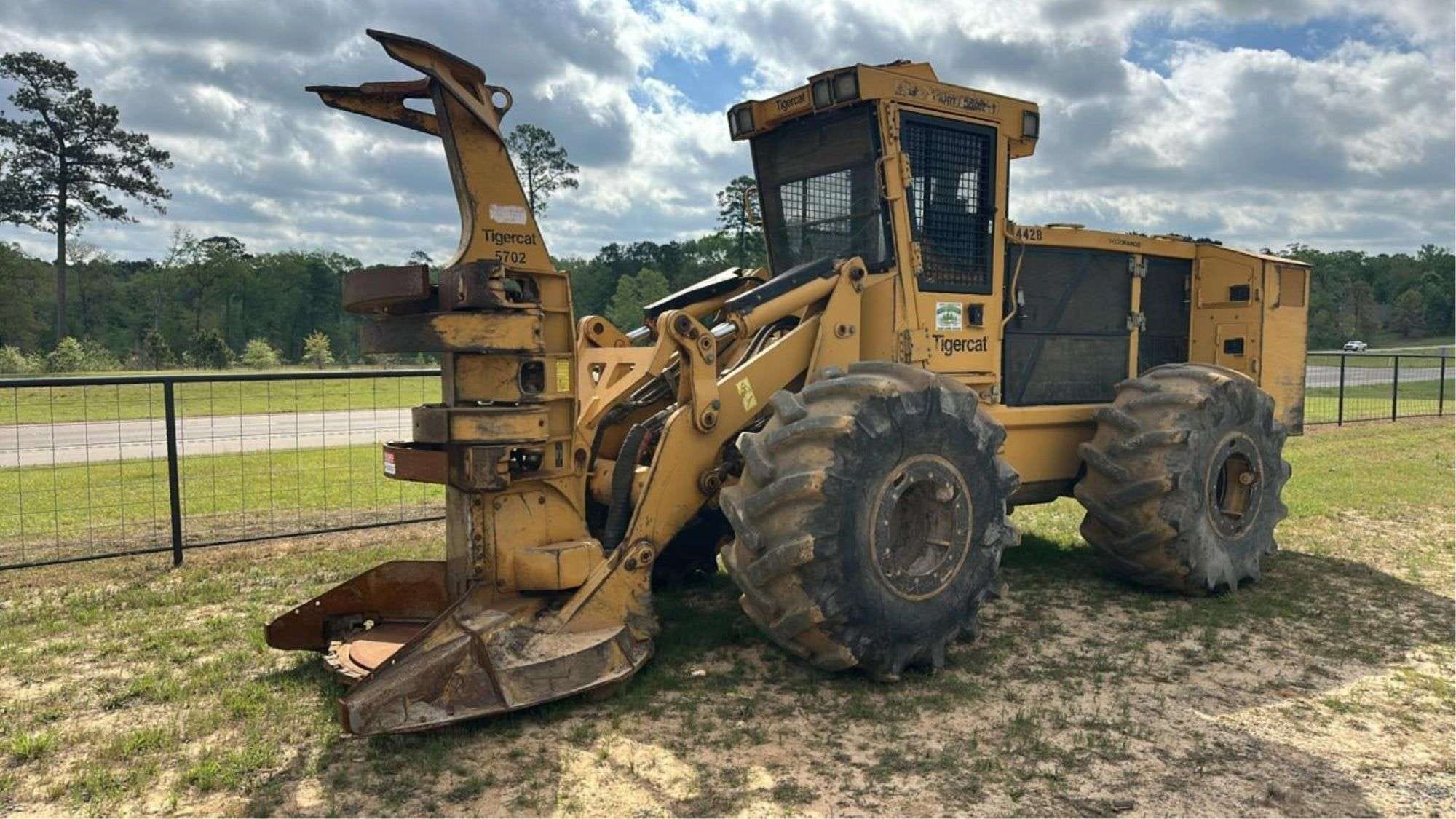 2019 Tigercat 724G Equipment Image0