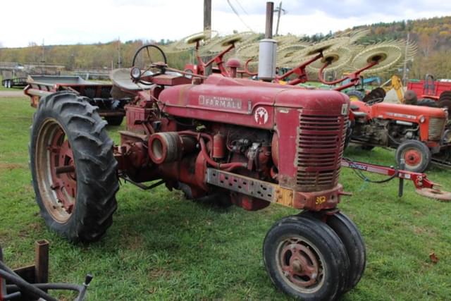 Image of Farmall Super M equipment image 1