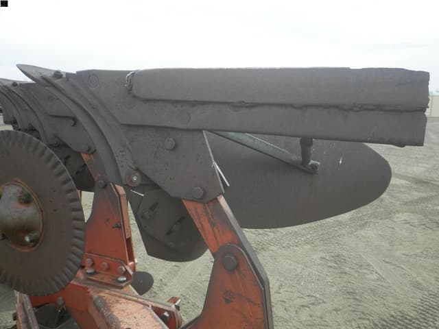 Image of White 6342 equipment image 4