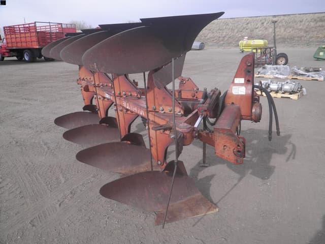 Image of White 6342 equipment image 1