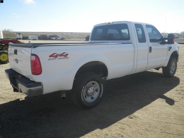 Image of Ford F-250 equipment image 4