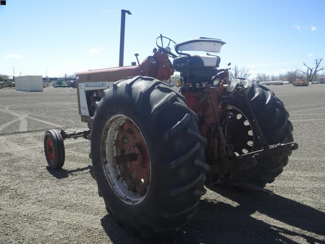 Image of Farmall 806 equipment image 4