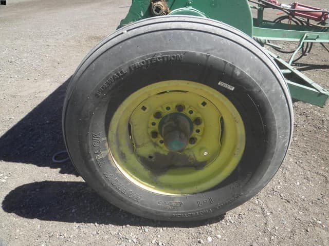 Image of John Deere B equipment image 4