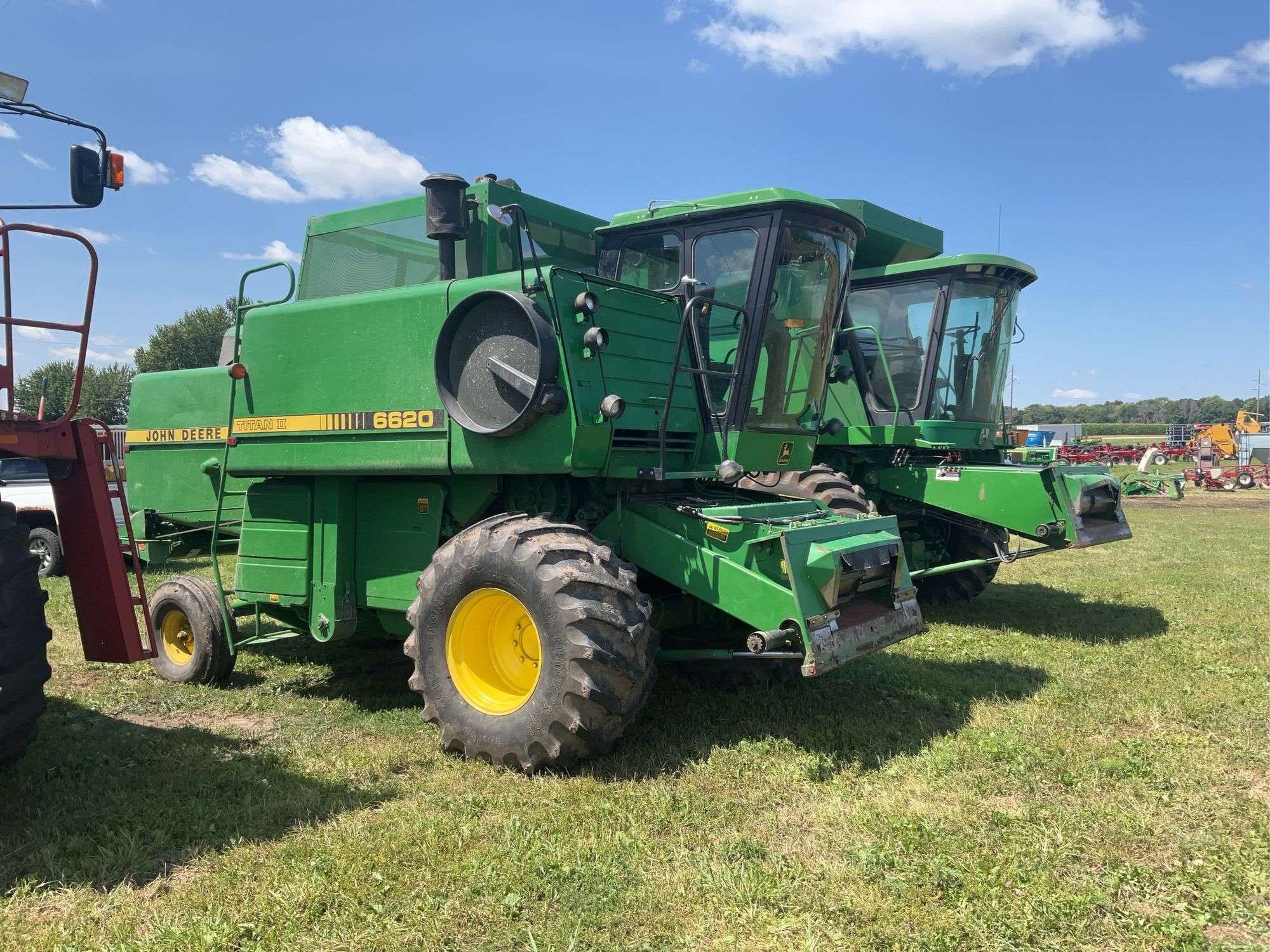 John Deere 6620 Titan II Equipment Image0