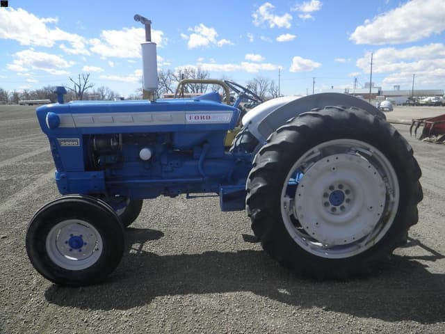 Image of Ford 5000 equipment image 3