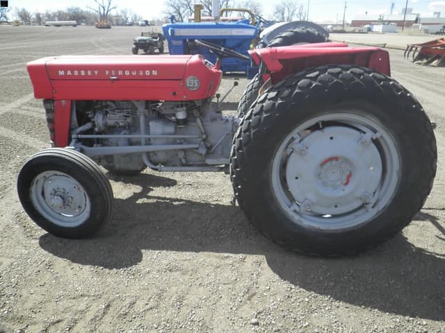 Image of Massey Ferguson 135 equipment image 3