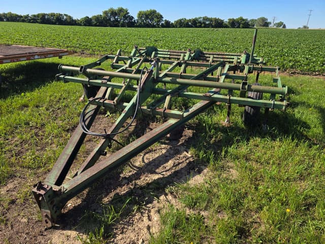 Image of John Deere E1000 equipment image 1
