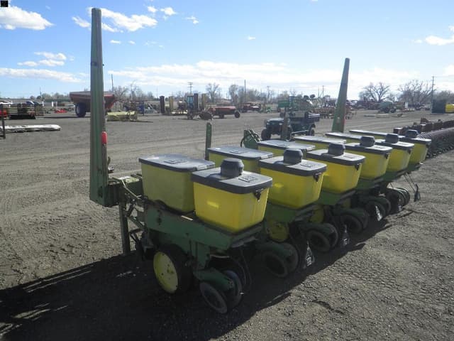 Image of John Deere 7100 equipment image 2