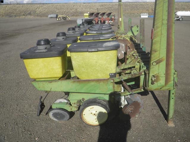 Image of John Deere 7100 equipment image 4