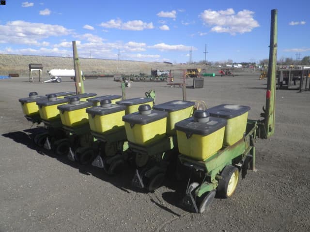 Image of John Deere 7100 equipment image 3