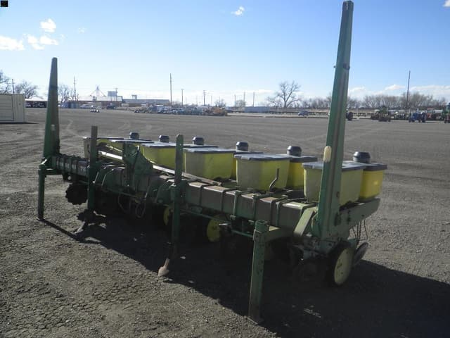 Image of John Deere 7100 equipment image 1