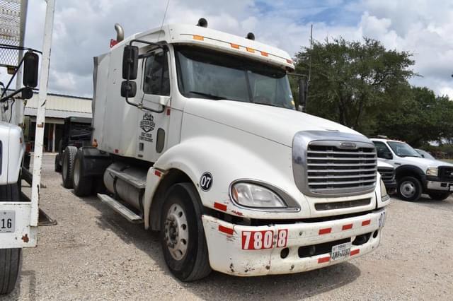 Image of Freightliner Columbia equipment image 1