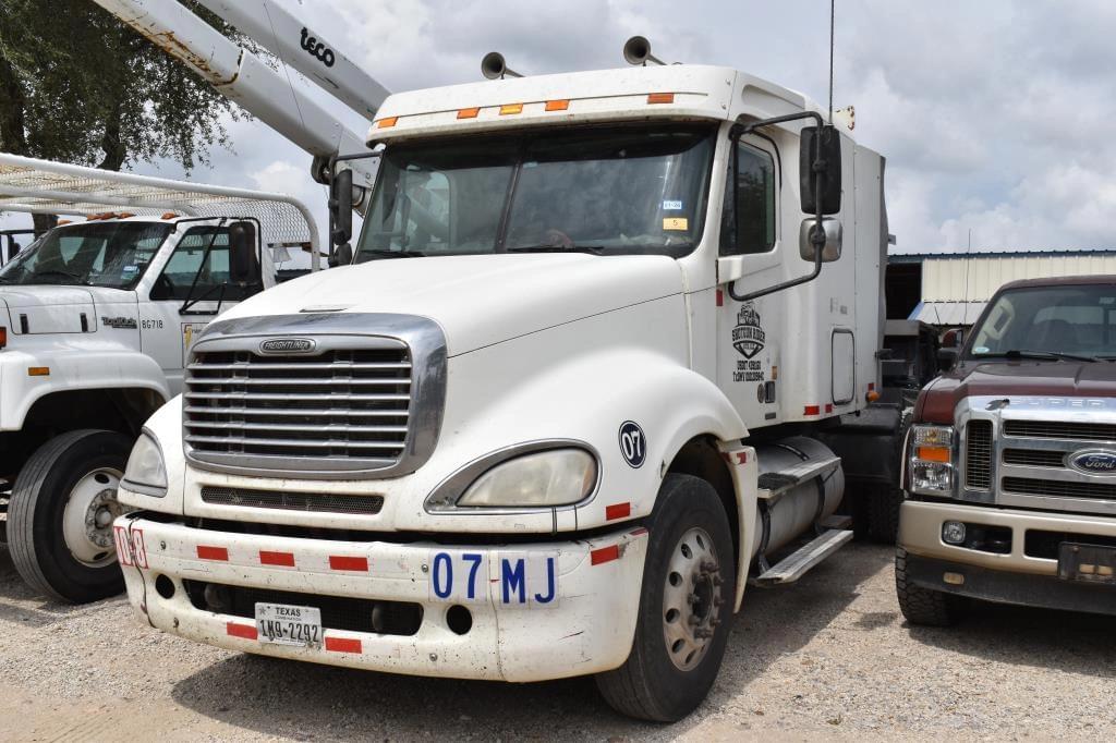 Image of Freightliner Columbia Primary image