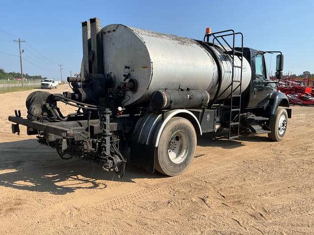 Image of International 7300 equipment image 4