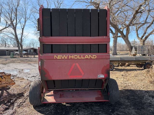 Image of New Holland 660 equipment image 2