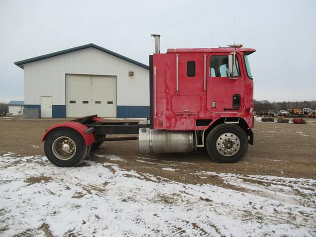 Image of International cabover equipment image 3