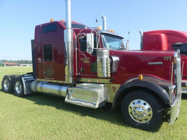Image of Kenworth W900L equipment image 1