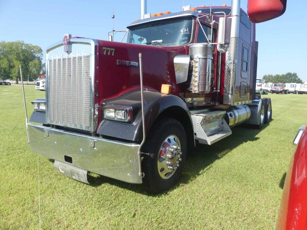 Image of Kenworth W900L Primary image