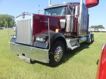 Main image Kenworth W900L
