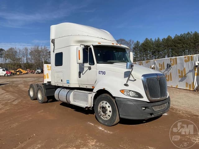 Image of International LF687 equipment image 2