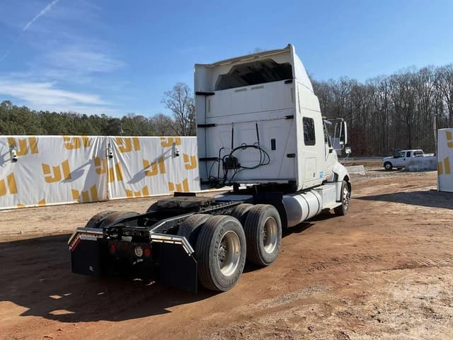 Image of International LF687 equipment image 4