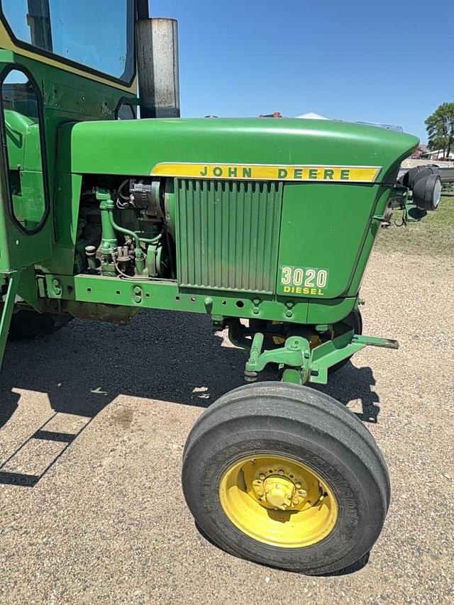 Image of John Deere 3020 equipment image 1