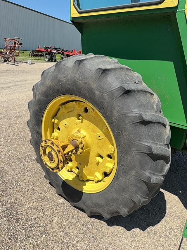 Image of John Deere 3020 equipment image 2