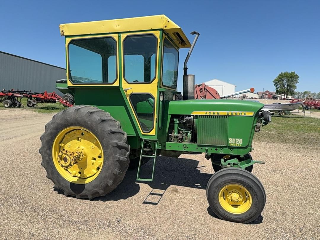 Image of John Deere 3020 Primary image
