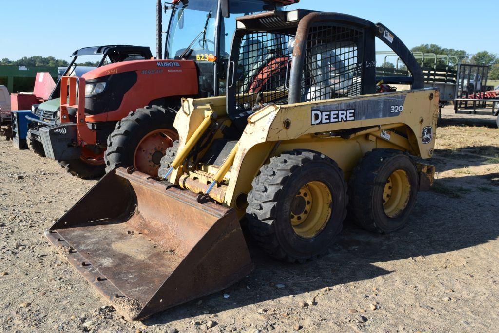 Main image John Deere 320