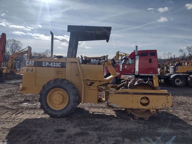 Image of Caterpillar CP433C equipment image 2
