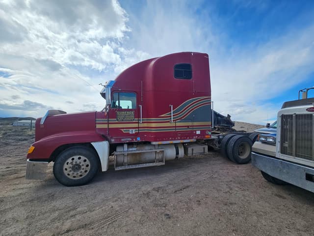 Image of Freightliner FLD120 equipment image 1