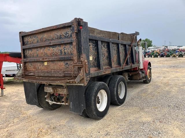 Image of International 4900DT equipment image 3