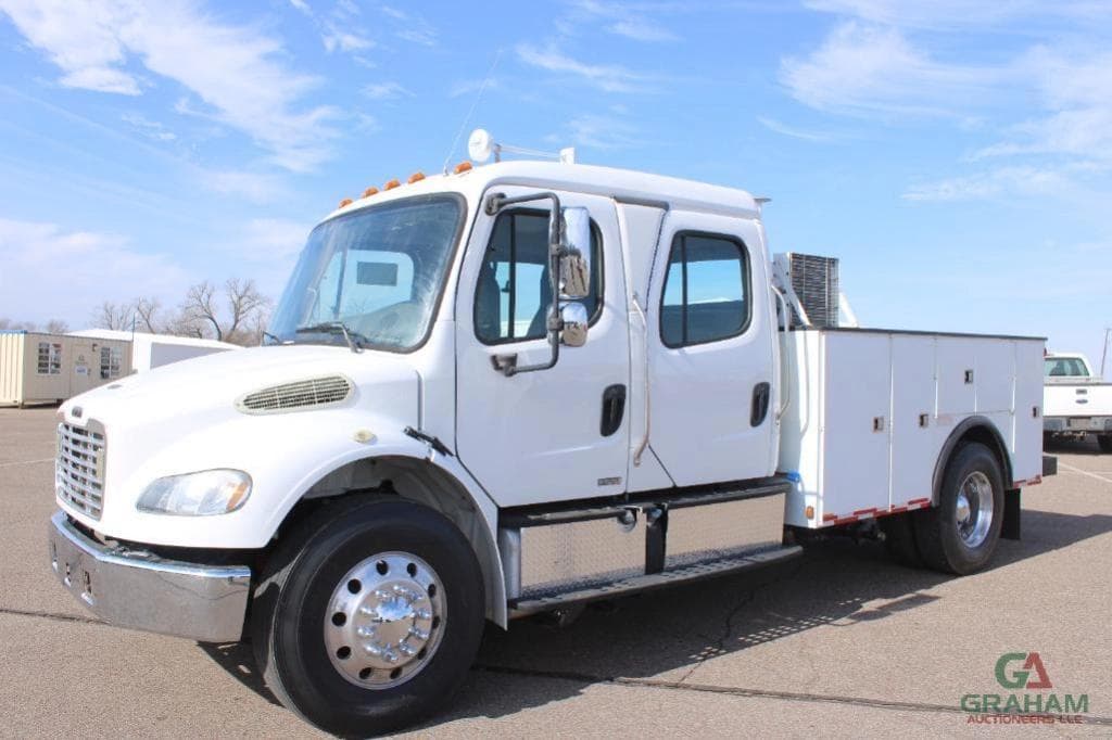 Image of Freightliner M2 106 Primary image