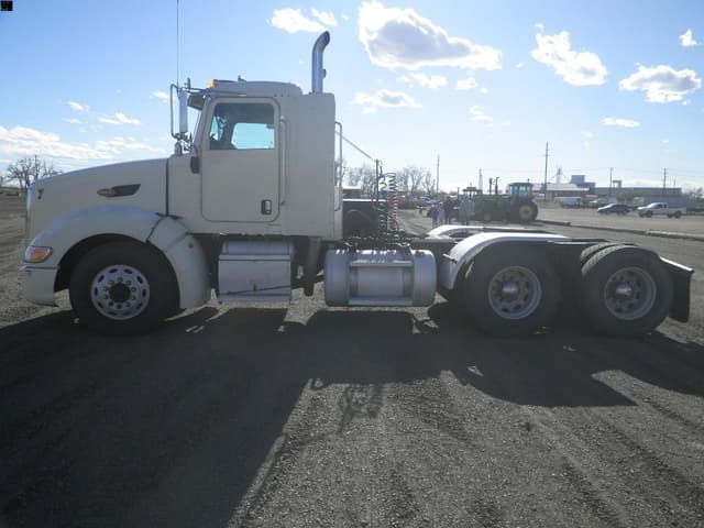 Image of Peterbilt 386 equipment image 3
