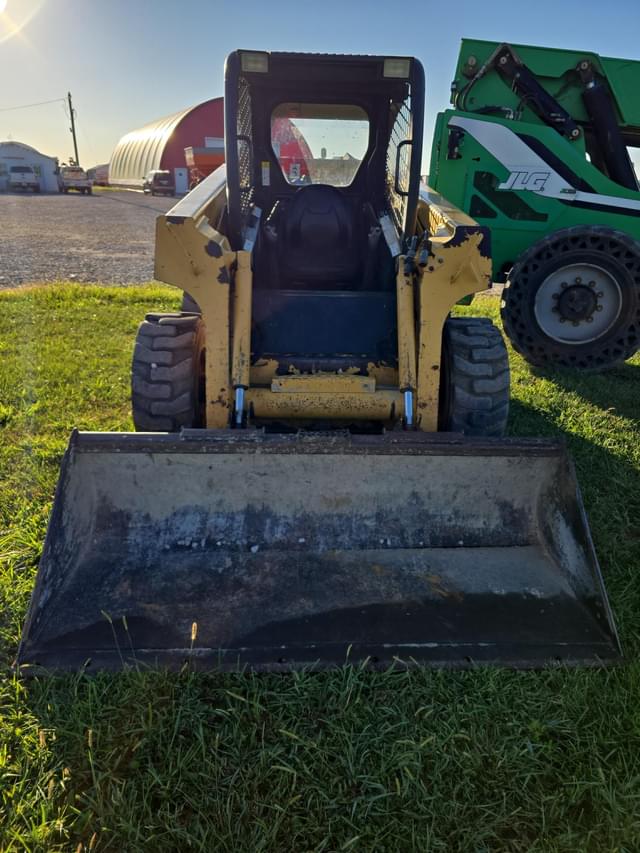 Image of John Deere 250 equipment image 1