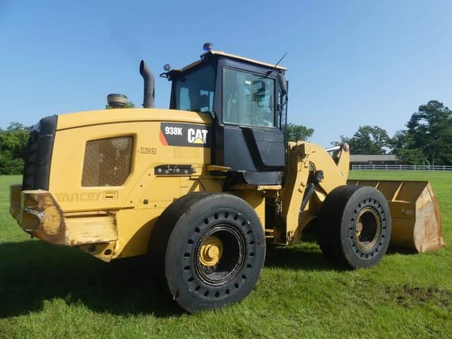 Image of Caterpillar 938K equipment image 2