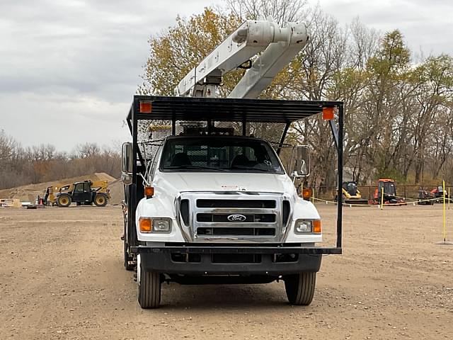 Image of Ford F-750 equipment image 1