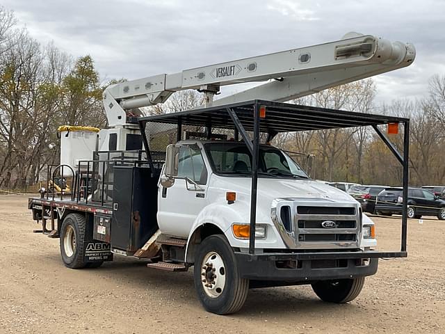 Image of Ford F-750 equipment image 2