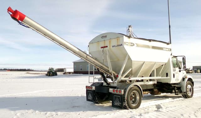 Image of International 4300 equipment image 4