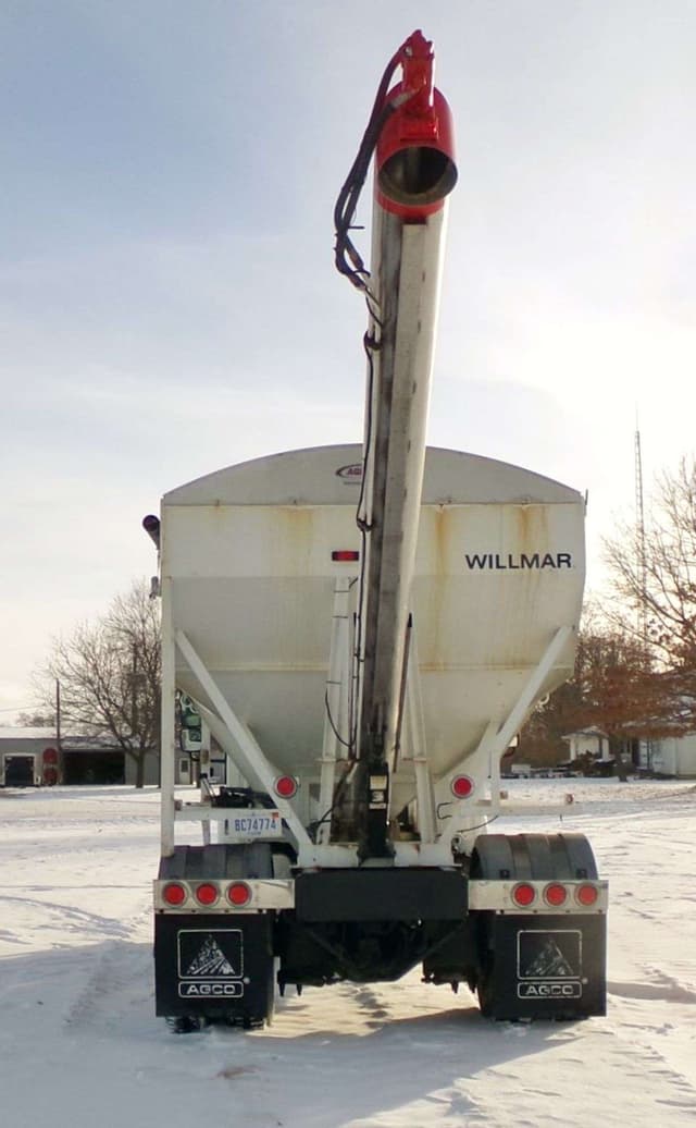 Image of International 4300 equipment image 3