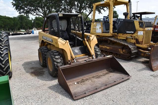 Image of John Deere 250 Series II equipment image 1
